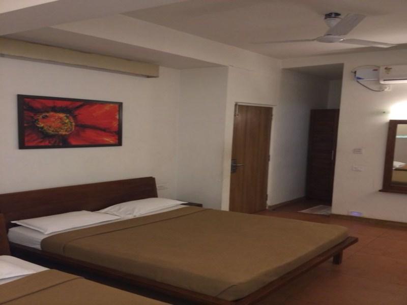 העיר בנגלור Hotel Holiday Home מראה חיצוני תמונה
