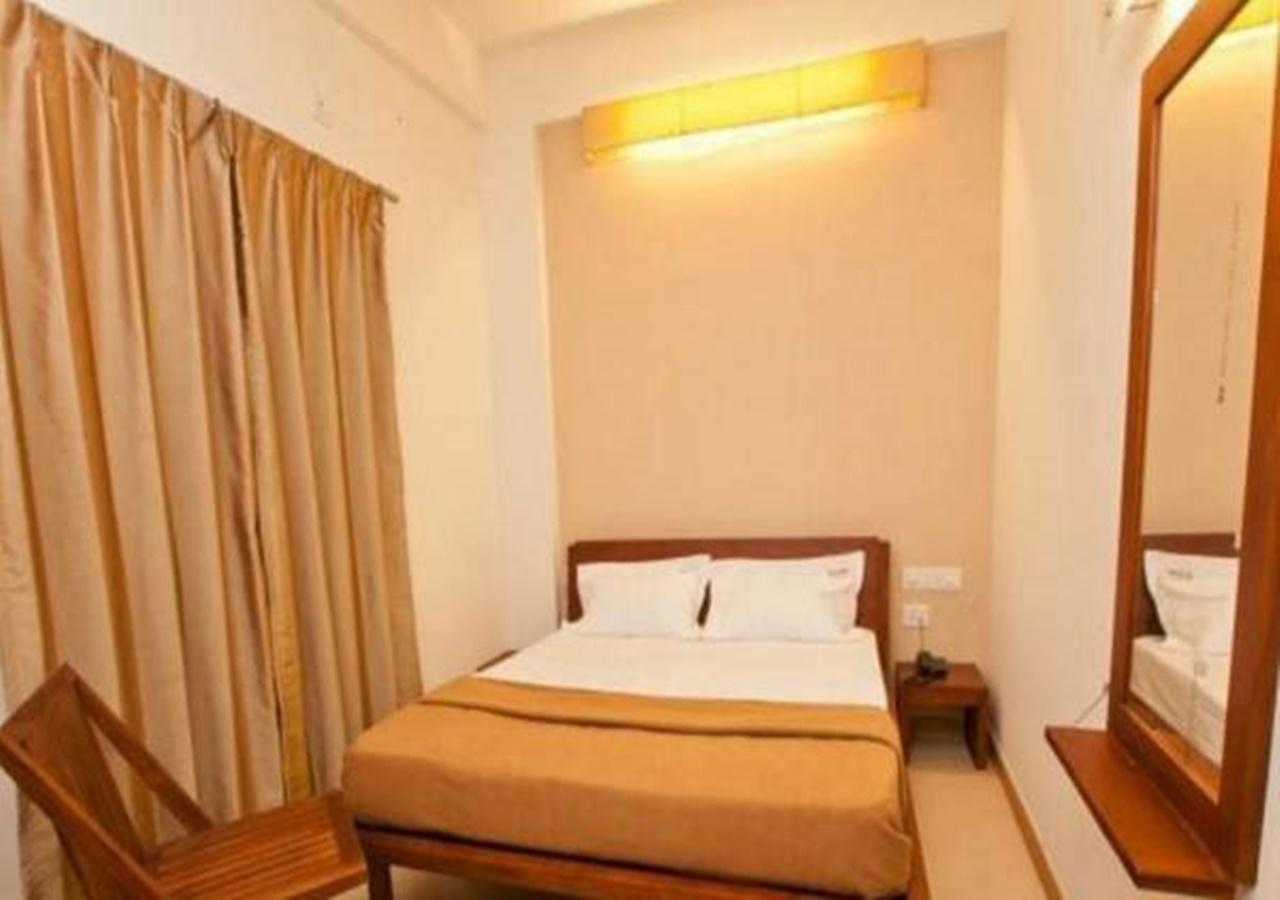 העיר בנגלור Hotel Holiday Home מראה חיצוני תמונה