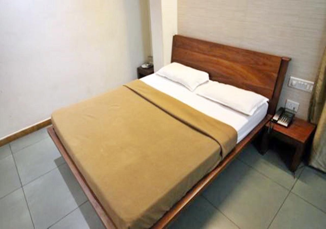 העיר בנגלור Hotel Holiday Home מראה חיצוני תמונה