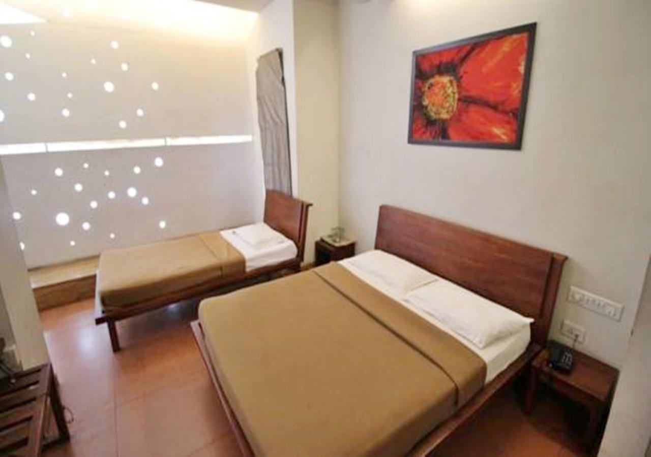 העיר בנגלור Hotel Holiday Home מראה חיצוני תמונה