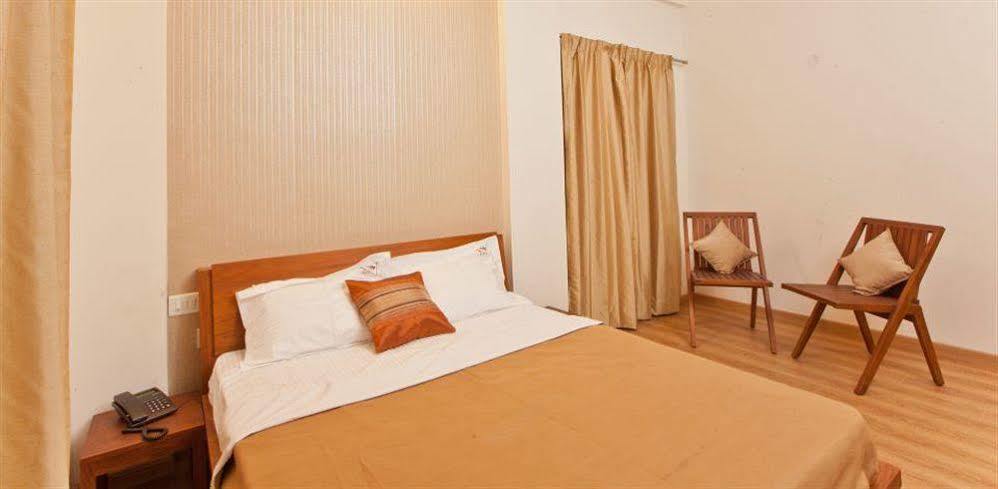 העיר בנגלור Hotel Holiday Home מראה חיצוני תמונה